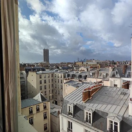 17 Near Arc De Triomphe